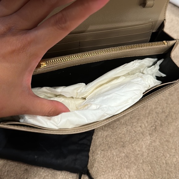 Saint Laurent Medium Leather Shoulder Bag - LIKE NEW - Picture 5 of 6